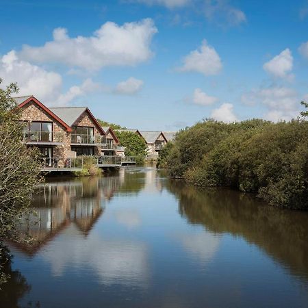 Kingfisher Hot Tub & Log Burner House On Premium Lakeside With Resort Facilities St Columb Major ภายนอก รูปภาพ