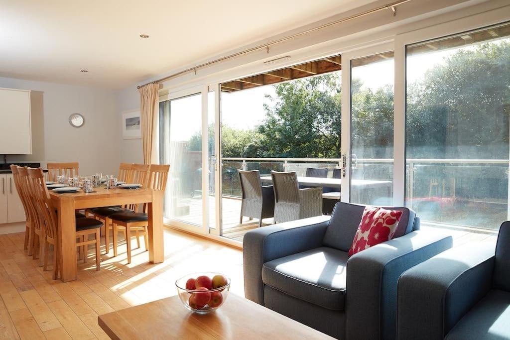 Kingfisher Hot Tub & Log Burner House On Premium Lakeside With Resort Facilities St Columb Major ภายนอก รูปภาพ