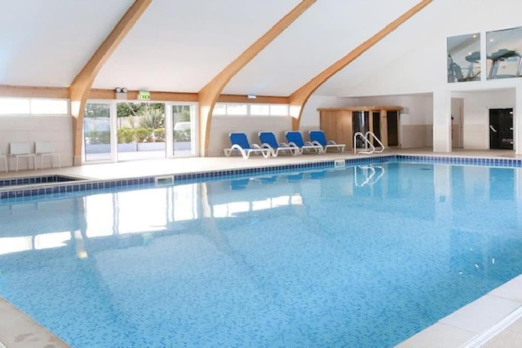Kingfisher Hot Tub & Log Burner House On Premium Lakeside With Resort Facilities St Columb Major ภายนอก รูปภาพ
