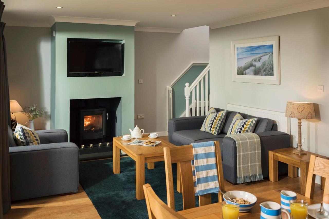 Kingfisher Hot Tub & Log Burner House On Premium Lakeside With Resort Facilities St Columb Major ภายนอก รูปภาพ